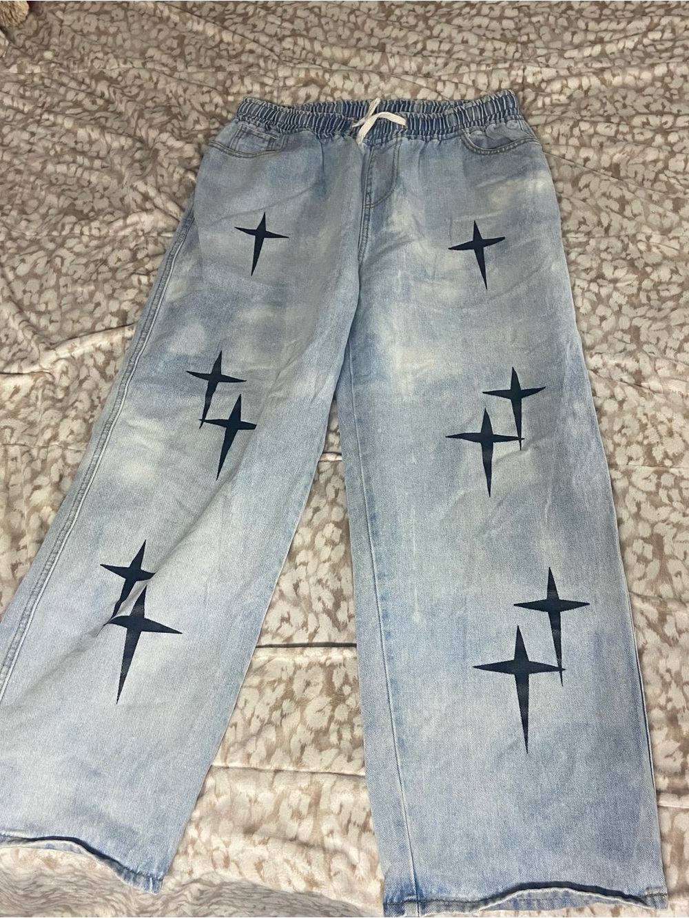Light Wash Blue Men's Relaxed Jeans with Star Graphic